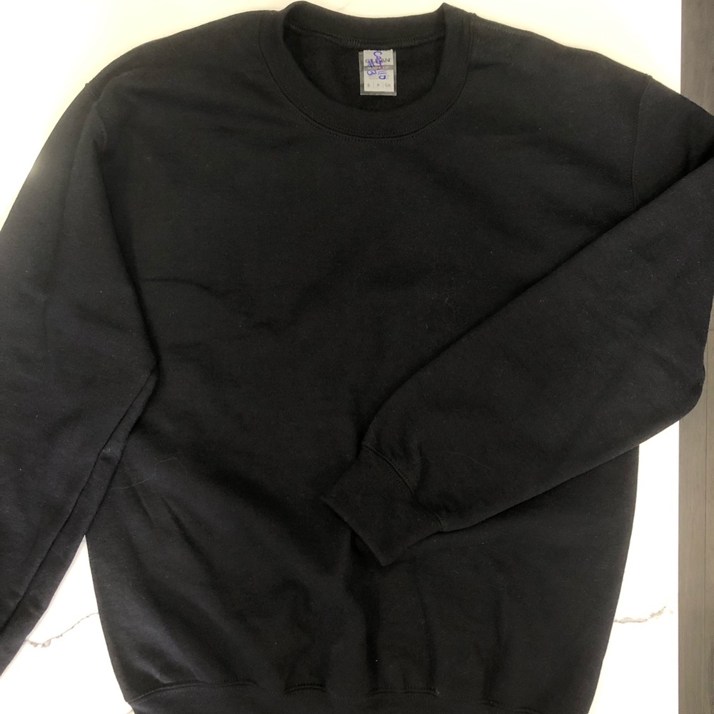Never worn Gildan Heavy blend small black crewneck sweatshirt